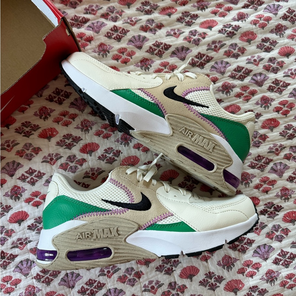 NIB Nike Air Max Excee
